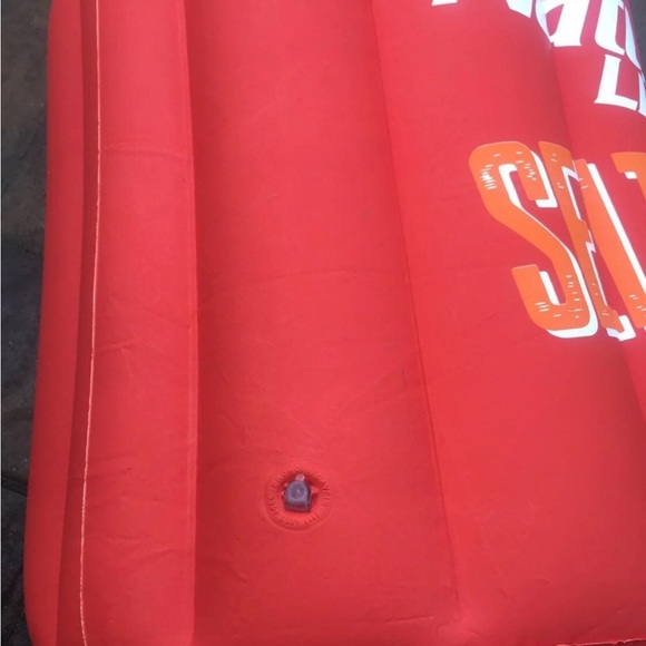 New in package inflatable cooler - Picture 13 of 13